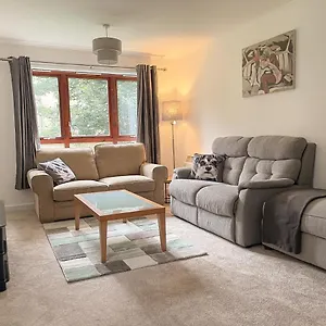 Spacious, And Newly Decorated Apartamento Edimburgo