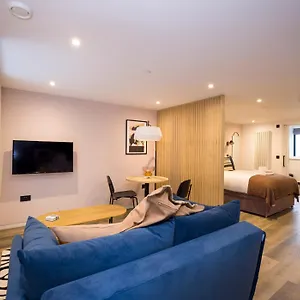 Charming Near Holyrood Park & Calton Hill Apartamento Edimburgo